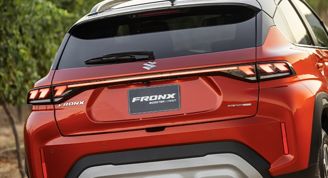 Líneas deportivas y una firma luminosa inconfundible